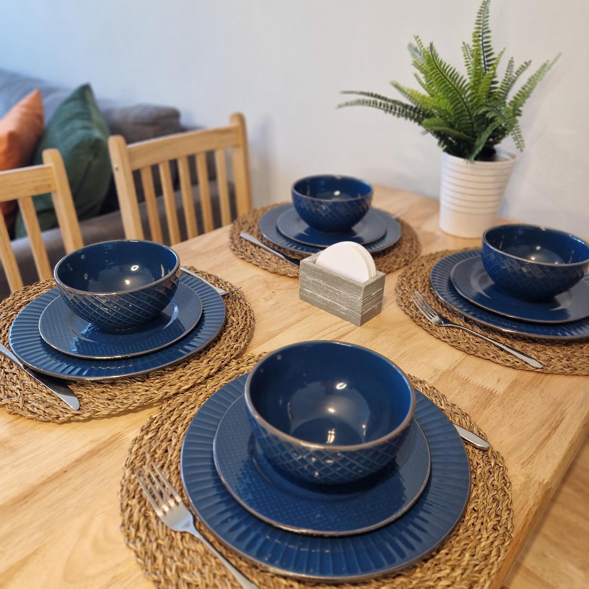 New, Refurbished Modern & Spacious 1 Bed Flat Westfield Shepherd's Bush Free Wi-fi Super King Bed Apartment London