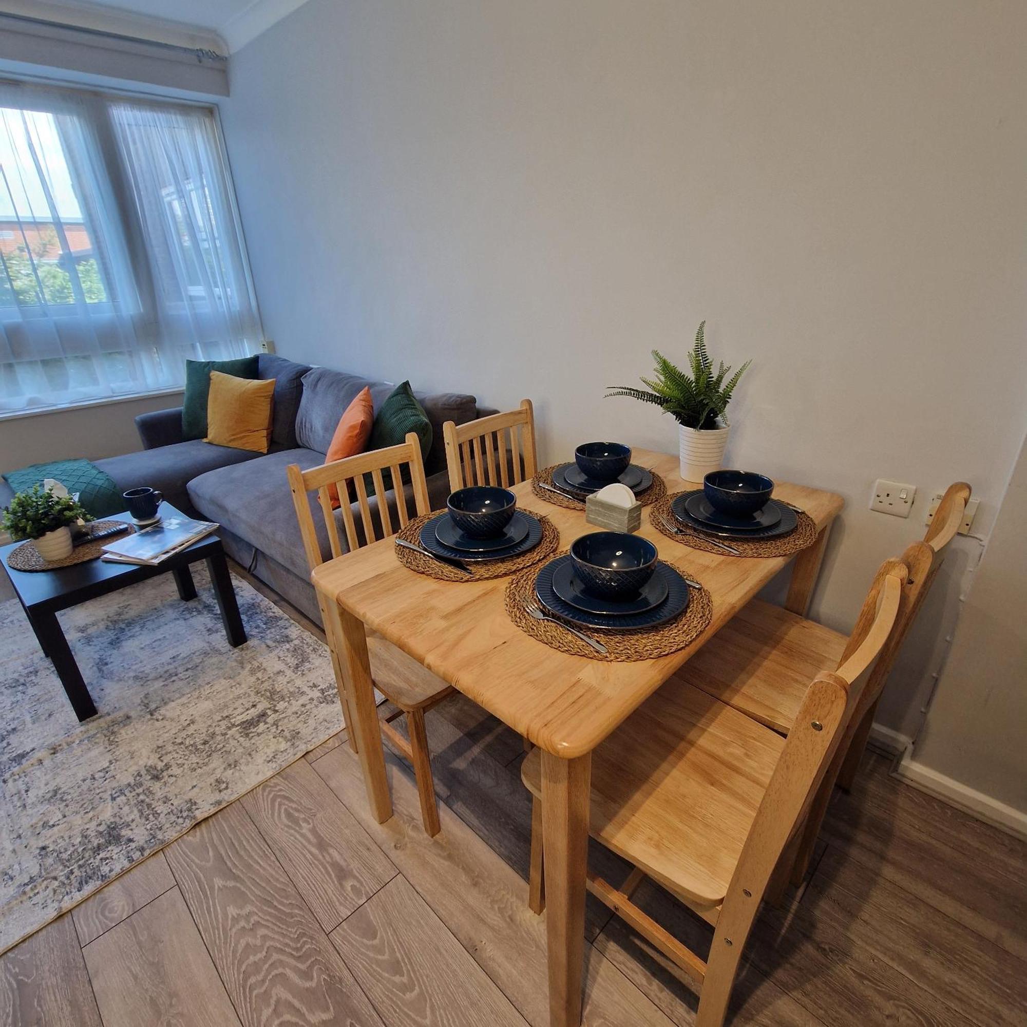 Apartment New, Refurbished Modern & Spacious 1 Bed Flat Westfield Shepherd's Bush Free Wi-fi Super King Bed *